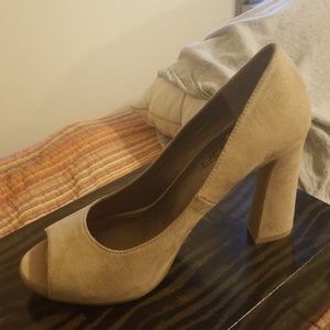 Tan heel